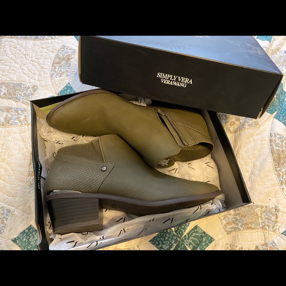 BRAND NEW Vera Wang Booties